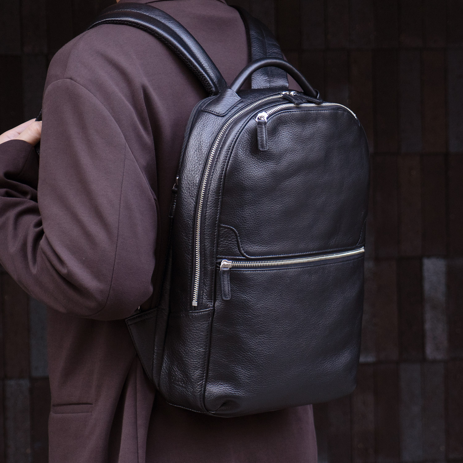 新商品入荷】本シュリンクレザーで上品に仕立てたオンオフ兼用リュック