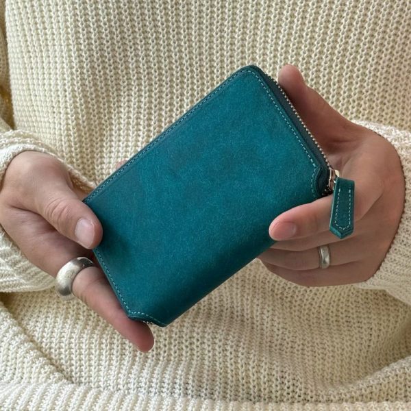 マルゴ RFミドルウォレット（ラウンドファスナー深札入れ）